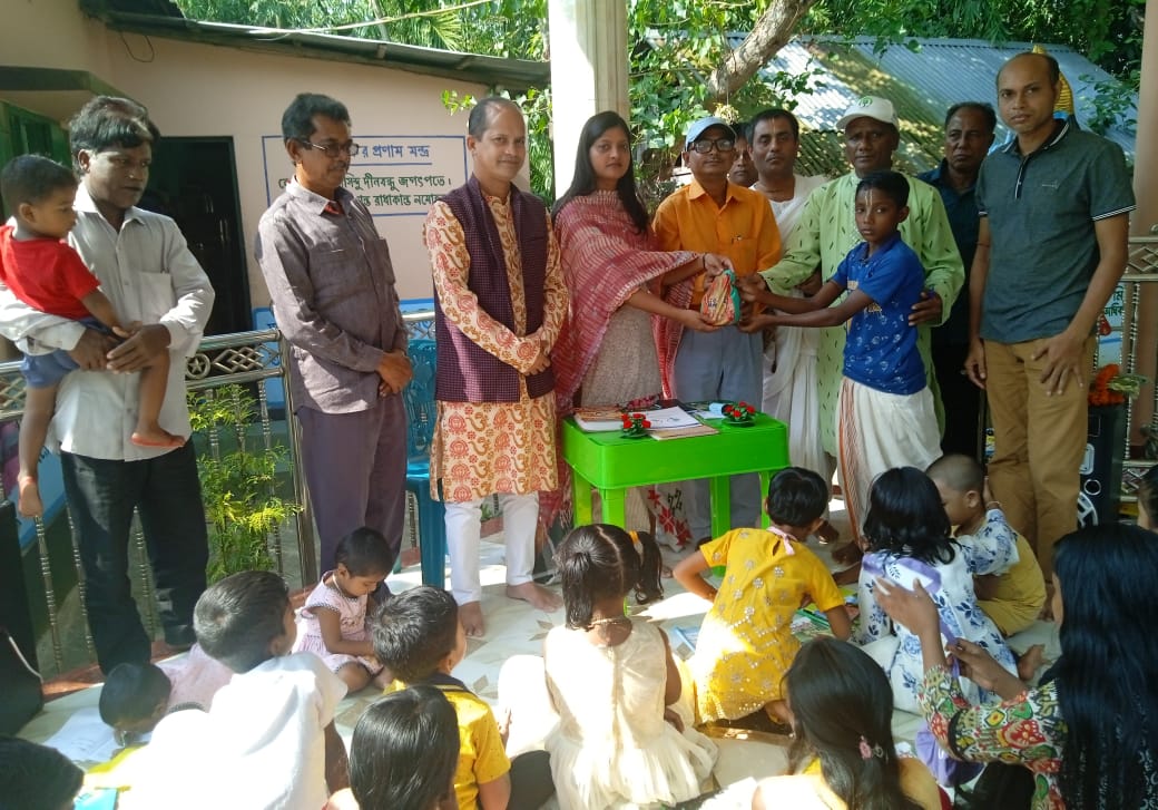 মৌলভীবাজার সদর উপজেলা নির্বাহী অফিসার নাসরিন চৌধুরীর পাহাড় বর্ষিজুড়া মদন মোহন আখড়া পরিদর্শন