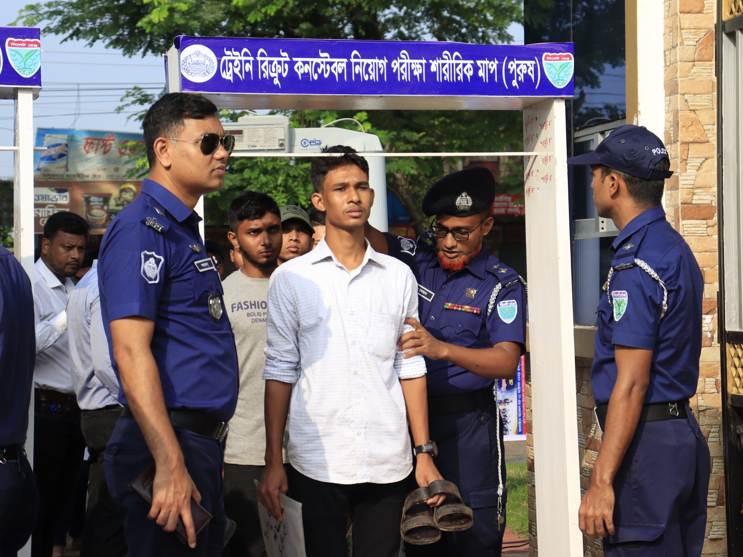 মৌলভীবাজারে পুলিশের কনস্টেবল পদে নিয়োগ; প্রার্থীদের শারীরিক মাপ ও কাগজপত্র যাচাইকরণ সম্পন্ন