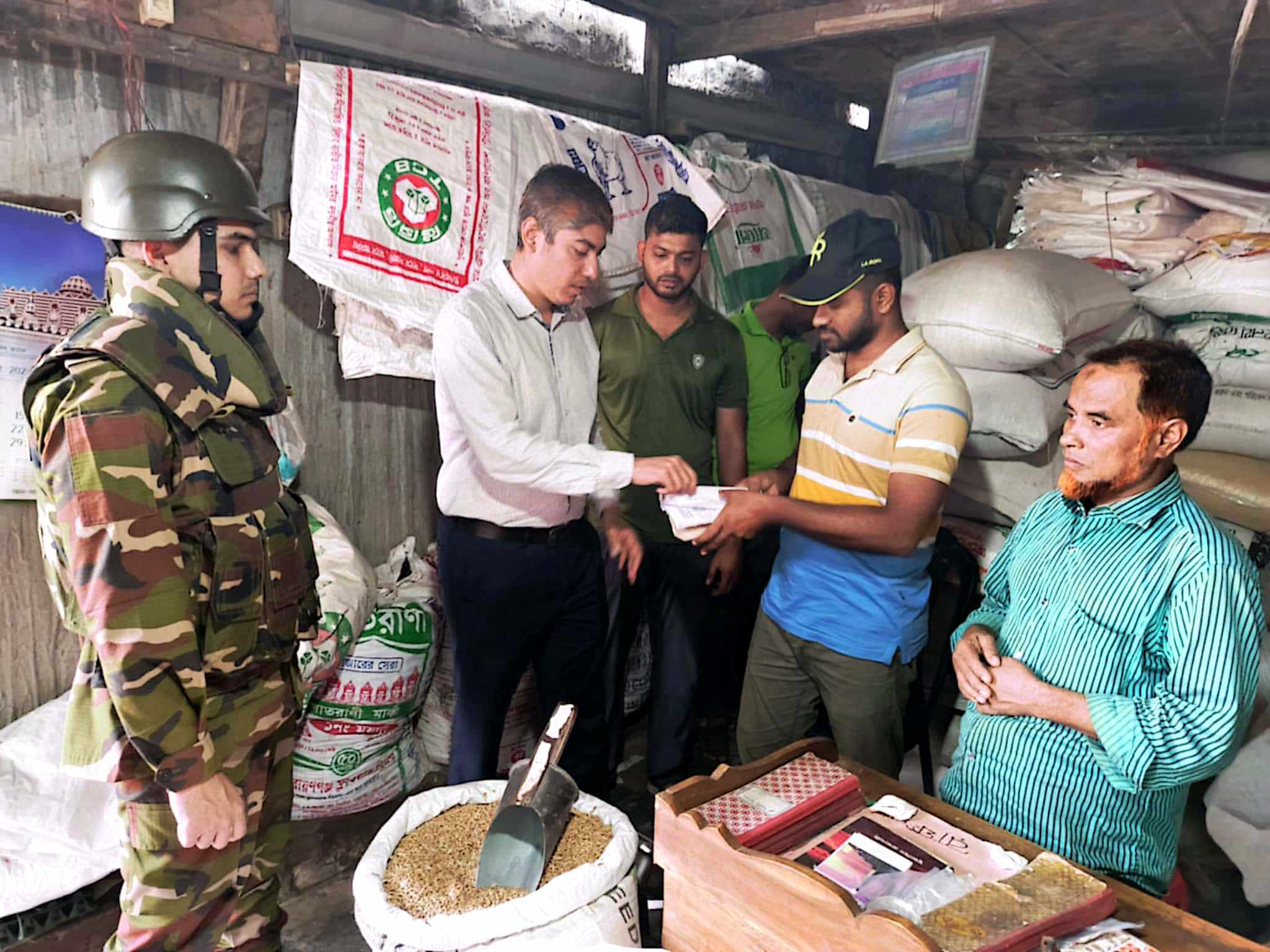 নাগরপুরে পলিথিন নিষিদ্ধের অভিযান, প্রথম দিনেই জরিমানা ২০ হাজার টাকা