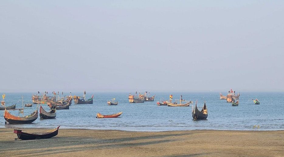 সেন্টমার্টিন রুটে ট্রলার চলাচলে নিষেধাজ্ঞা