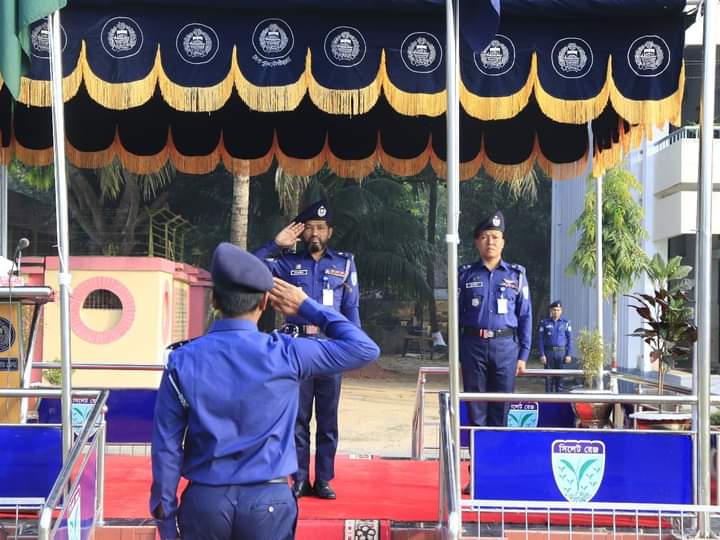 মৌলভীবাজার জেলা পুলিশের মাস্টার প্যারেড ও মাসিক কল্যাণ সভা অনুষ্ঠিত