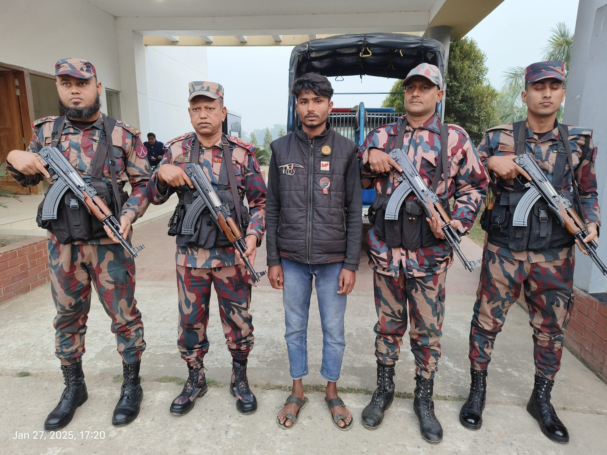 জুড়ীতে চোরাচালান ও মানব পাচারকারী ভারতীয় নাগরিক আটক