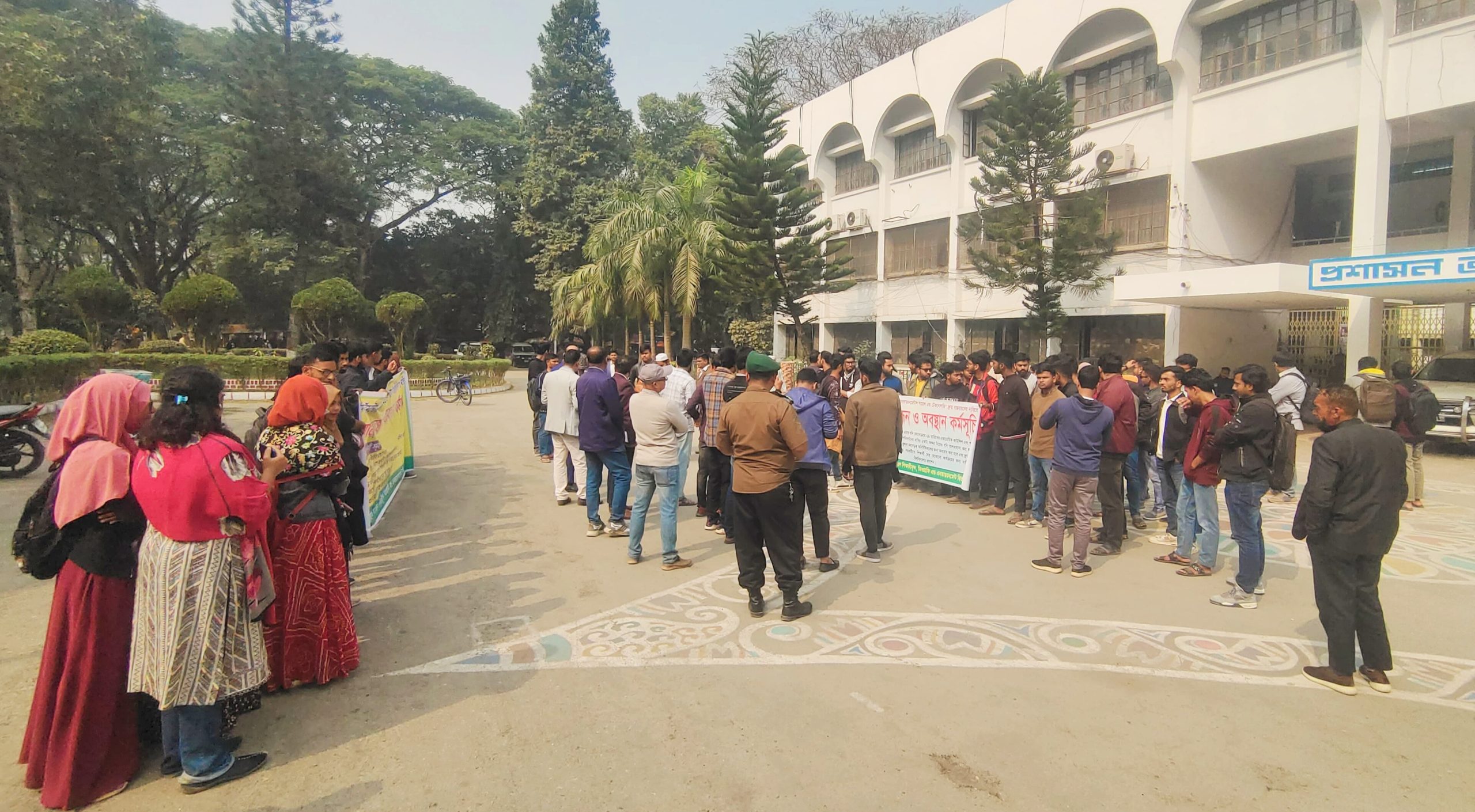 ইবিতে বিভাগের নাম পরিবর্তনের পক্ষে-বিপক্ষে মুখোমুখি শিক্ষার্থীরা