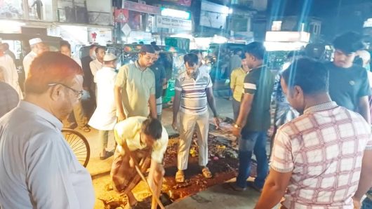 বটতলী শহর পরিচালনা কমিটির অর্থায়নে বটতলী স্টেশনে স্লেভ নির্মাণ 