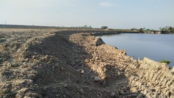 শাল্লায় ফসলরক্ষা বাঁধের কাজে, কুশিয়ারা নদীর পাড় কাটার উৎসব 