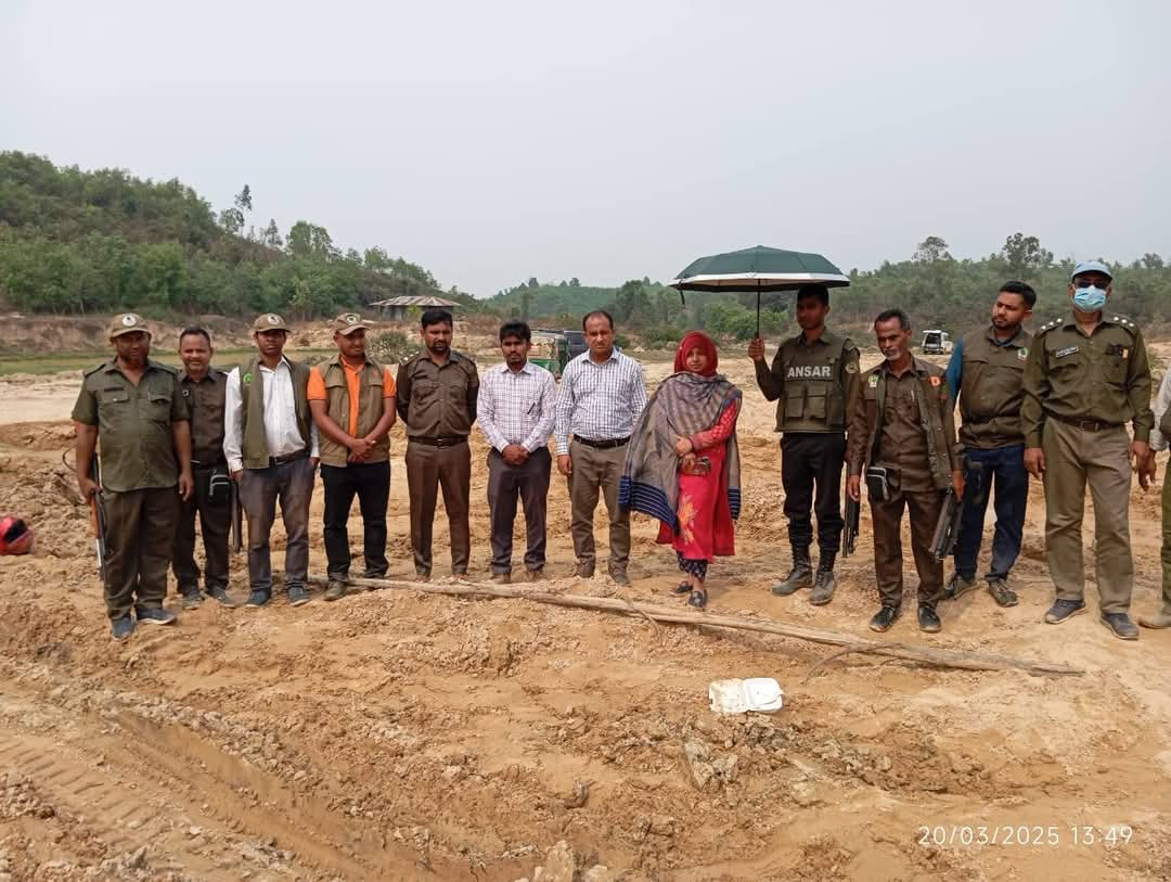 এসিল্যান্ড ও বনবিভাগ থামিয়ে দিল লোহাগাড়ার লম্বাশিয়ার অবৈধ বালু উত্তোলন 